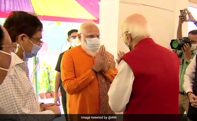 "Living Inspiration" To BJP Workers, Countrymen: PM Modi On LK Advani's Birthday