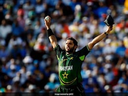 शोएब मलिक का पचासा, सोहेल तनवीर का W,W,W,W, फिर 'बूम बूम', धड़ाम हो गई 'यूनिवर्स बॉस' की टीम शोएब मलिक का पचासा, सोहेल तनवीर का W,W,W,W, फिर 'बूम बूम', धड़ाम हो गई 'यूनिवर्स बॉस' की टीम