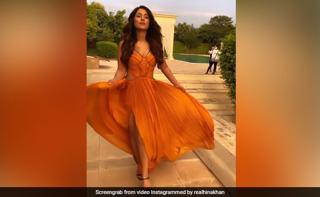 हिना खान ने मस्टर्ड स्लिट ड्रेस में की स्लो मोशन वॉक, Video में दिखा एक्ट्रेस का ग्लैमरस स्टाइल हिना खान ने मस्टर्ड स्लिट ड्रेस में की स्लो मोशन वॉक, Video में दिखा एक्ट्रेस का ग्लैमरस स्टाइल