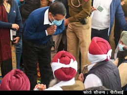 किसानों के समर्थन में अरविंद केजरीवाल ने रखा उपवास, केंद्रीय मंत्री बोले- 'यह आपका पाखंड ही है कि...' किसानों के समर्थन में अरविंद केजरीवाल ने रखा उपवास, केंद्रीय मंत्री बोले- 'यह आपका पाखंड ही है कि...'