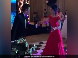 आदित्य नारायण रिसेप्शन में पत्नी श्वेता अग्रवाल को DJ पर लाए खींच, फिर यूं किया डांस- देखें Video आदित्य नारायण रिसेप्शन में पत्नी श्वेता अग्रवाल को DJ पर लाए खींच, फिर यूं किया डांस- देखें Video