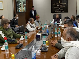 कृषि कानूनों के समर्थन में किसानों का समूह नरेंद्र सिंह तोमर से मिला, निरस्त किए जाने पर प्रदर्शन की धमकी दी कृषि कानूनों के समर्थन में किसानों का समूह नरेंद्र सिंह तोमर से मिला, निरस्त किए जाने पर प्रदर्शन की धमकी दी