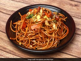 इस तरह घर पर बनाएं Chilli Garlic Noodles, ये है सबसे आसान रेसिपी इस तरह घर पर बनाएं Chilli Garlic Noodles, ये है सबसे आसान रेसिपी