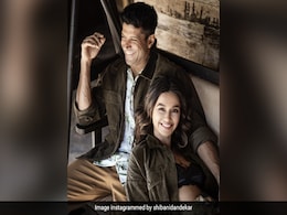 शिबानी दांडेकर ने फरहान अख्तर के साथ शेयर की रोमांटिक फोटो, तो ऋतिक रोशन का यूं आया रिएक्शन शिबानी दांडेकर ने फरहान अख्तर के साथ शेयर की रोमांटिक फोटो, तो ऋतिक रोशन का यूं आया रिएक्शन