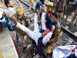 'भारत बंद' का मिलाजुला असर: बंगाल, बिहार, ओडिशा में ट्रेनें रोकीं, बीजेपी शासित राज्यों में कम प्रभाव 'भारत बंद' का मिलाजुला असर: बंगाल, बिहार, ओडिशा में ट्रेनें रोकीं, बीजेपी शासित राज्यों में कम प्रभाव