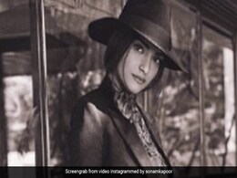 सुकून से सो रहे थे आनंद आहूजा, तभी सोनम कपूर ने चुपके से खींच ली Photo सुकून से सो रहे थे आनंद आहूजा, तभी सोनम कपूर ने चुपके से खींच ली Photo