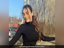 सुरभि ज्योति 'कुबूल है 2' की शूटिंग के लिए पहुंची सर्बिया, यूं मस्ती में डांस करती आईं नजर- देखें Video सुरभि ज्योति 'कुबूल है 2' की शूटिंग के लिए पहुंची सर्बिया, यूं मस्ती में डांस करती आईं नजर- देखें Video