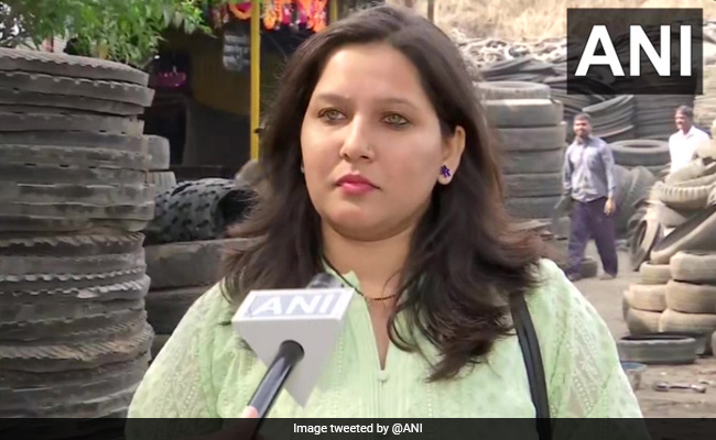 पुणे की ये महिला खराब टायरों से बनाती हैं सुंदर फुटवियर, पर्यावरण जागरुकता को दे रहीं बढ़ावा