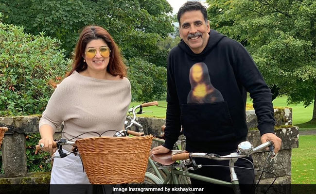 Here's To Birthday Girl Twinkle Khanna And Akshay Kumar Making More "Questionable Life Decisions" Together