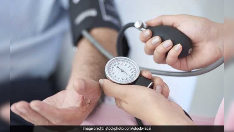Blood Pressure को कंट्रोल करने में मदद करेंगे ये घरेलू उपाय, डॉक्टर ने बताए रामबाण तरीके