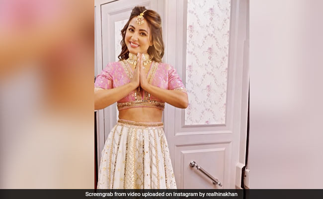 Hina Khan पिंक लहंगा पहन झूमती आईं नजर, Video पोस्ट कर बोलीं- अक्षरा वापस आ गई है... Hina Khan पिंक लहंगा पहन झूमती आईं नजर, Video पोस्ट कर बोलीं- अक्षरा वापस आ गई है...