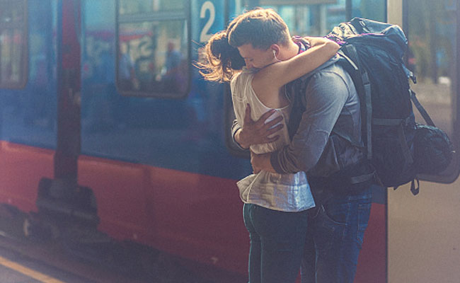 WHO ने लोगों को गले मिलने से बचने का परामर्श जारी किया