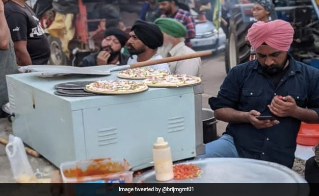 "Those Who Give Dough Can Also Have Pizza": Organisers At Protest <i>Langar</i>