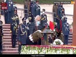 ‘विजय दिवस’ पर PM मोदी ने प्रज्वलित की स्वर्णिम विजय मशाल, भारत-पाक युद्ध के शहीदों को दी श्रद्धांजलि  ‘विजय दिवस’ पर PM मोदी ने प्रज्वलित की स्वर्णिम विजय मशाल, भारत-पाक युद्ध के शहीदों को दी श्रद्धांजलि