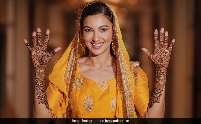 Trending: Pics From Gauahar Khan's <i>Mehndi</I> Ceremony