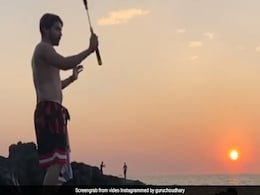 गुरमीत चौधरी ने ब्रूस ली को कॉपी करते हुए खूब चलाया ननचाकू, बार-बार देखा जा रहा है Video गुरमीत चौधरी ने ब्रूस ली को कॉपी करते हुए खूब चलाया ननचाकू, बार-बार देखा जा रहा है Video
