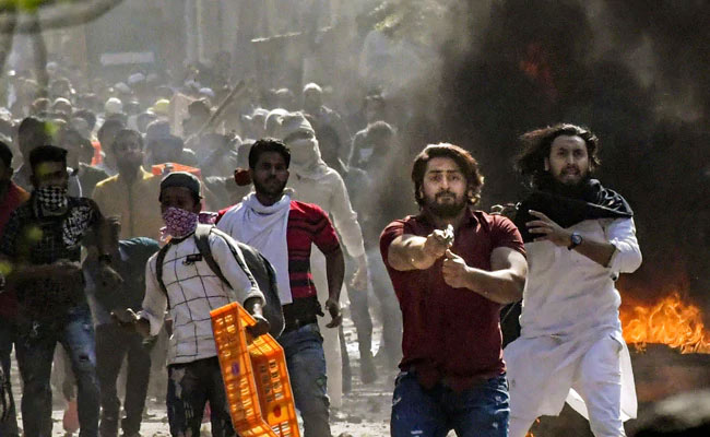 दिल्ली दंगा पीड़ितों का आरोप, शिकायत वापस लेने का दबाव बना रहे अधिकारी