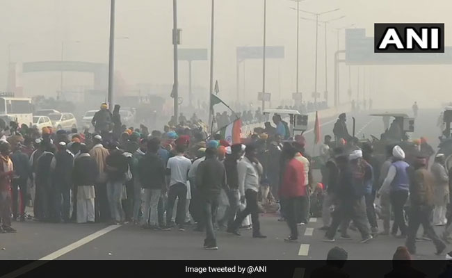 कृषि कानूनों के खिलाफ मुंबई में किसानों ने किया प्रदर्शन