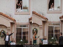 शादी से तीन दिन पहले दुल्हन को हुआ कोरोना, तो दूल्हे ने जुगाड़ कर ऐसे रचाई शादी - देखें Viral Photos शादी से तीन दिन पहले दुल्हन को हुआ कोरोना, तो दूल्हे ने जुगाड़ कर ऐसे रचाई शादी - देखें Viral Photos
