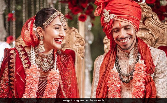 क्रिकेटर युजवेंद्र चहल ने गर्लफ्रेंड धनाश्री वर्मा से रचाई शादी, देखें Wedding Photos