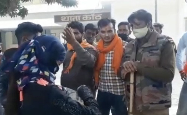 "ये कानून तुम्हारे जैसों के लिए ही है" : यूपी में हिंदू महिला से किए गए सवाल, मुस्लिम पति गिरफ्तार