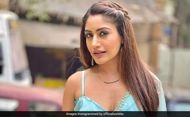 Surbhi Chandna ने स्काई ब्लू साड़ी में शेयर की फोटोज, फैन्स ने लिखा- 'आसमां की परी' जमीन पर...