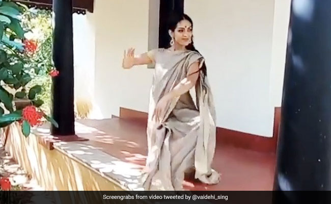 लड़की ने भरतनाट्यम डांस कर मचाया इंटरनेट पर धमाल, बार-बार देखा जा रहा है यह Viral Video