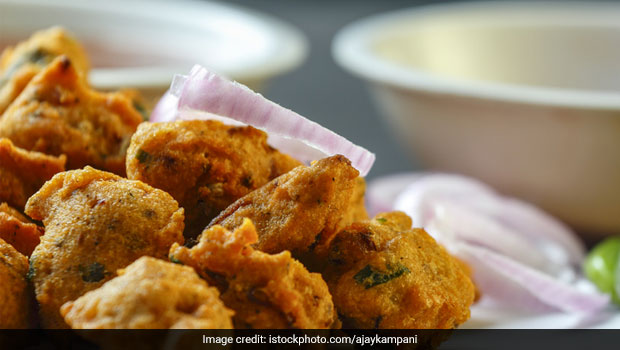 Indian Cooking Tips: Pair These Easy To Make Soy Moong Bhajias With Your Evening Cup Of Tea