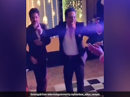 गोविंदा ने आदित्य नारायण के रिसेप्शन में अपने ही गाने पर किया डांस, Video में पत्नी सुनीता भी साथ आईं नजर गोविंदा ने आदित्य नारायण के रिसेप्शन में अपने ही गाने पर किया डांस, Video में पत्नी सुनीता भी साथ आईं नजर