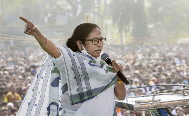 Mamata Banerjee Thanks <i>Maa-Mati-Manush</i>, Workers On TMC Anniversary