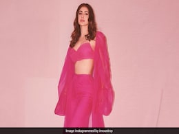 Photos: मौनी रॉय ने पिंक कलर की ड्रेस में करवाया फोटोशूट, फैन्स का यूं आया रिएक्शन Photos: मौनी रॉय ने पिंक कलर की ड्रेस में करवाया फोटोशूट, फैन्स का यूं आया रिएक्शन