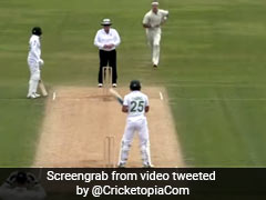 NZ Vs Pak: अजीबोगरीब तरह से बल्लेबाजी करता दिखा पाकिस्तानी बल्लेबाज, ऐसे ठोक डाला शतक - देखें Video