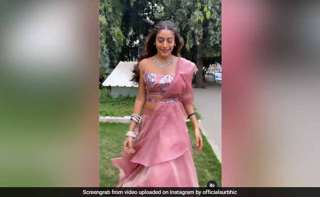 Surbhi Chandna ने 'नागिन 5' के सेट पर पिंक कलर की साड़ी में स्वैग से किया डांस, देखें Video