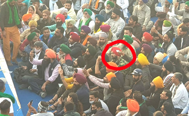 कंगना रनौत से ट्विटर पर भिड़ने के बाद सिंघु बॉर्डर पर पहुंचे दिलजीत दोसांझ, किसानों से की बातचीत - देखें VIDEO