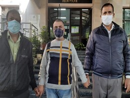 नोटबंदी के दौरान फर्जी खाते खोलकर जमा कराई 9 करोड़ की ब्लैक मनी, चढ़ गया पुलिस के हत्थे   नोटबंदी के दौरान फर्जी खाते खोलकर जमा कराई 9 करोड़ की ब्लैक मनी, चढ़ गया पुलिस के हत्थे