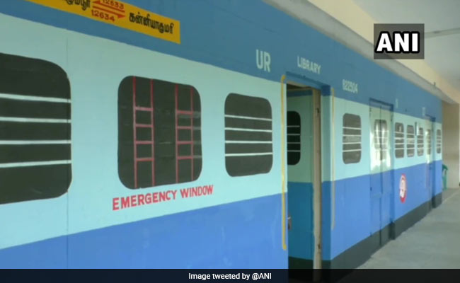 तमिलनाडु के सरकारी स्कूल में ट्रेन के डिब्बों जैसे पेंट किए गए बरामदे, बिना ट्रेन बच्चों को होगा सफर का अनुभव, देखें फोटोज़