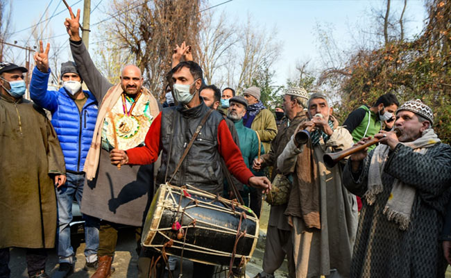 49 Seats And Counting, Independents Emerge Key Players In J&K District Polls