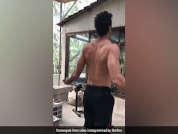 बॉबी देओल जिम में यूं बहा रहे पसीना, वर्कआउट Video हुआ वायरल बॉबी देओल जिम में यूं बहा रहे पसीना, वर्कआउट Video हुआ वायरल