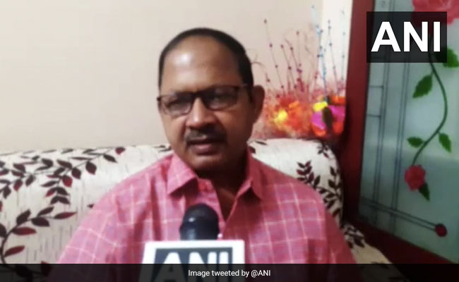 NEET पास कर 64 साल के रिटायर्ड बैंकर ने  MBBS में लिया एडमिशन, बोले- जब तक जीवित हूं, लोगों की सेवा करूंगा