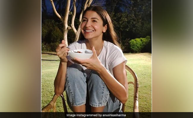 Pregnant Anushka Sharma Can No Longer "Sit Like This" - But She Can Still...