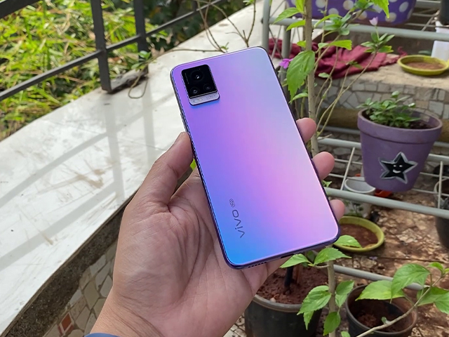 Vivo V20 Pro Review: Better Than the OnePlus Nord?