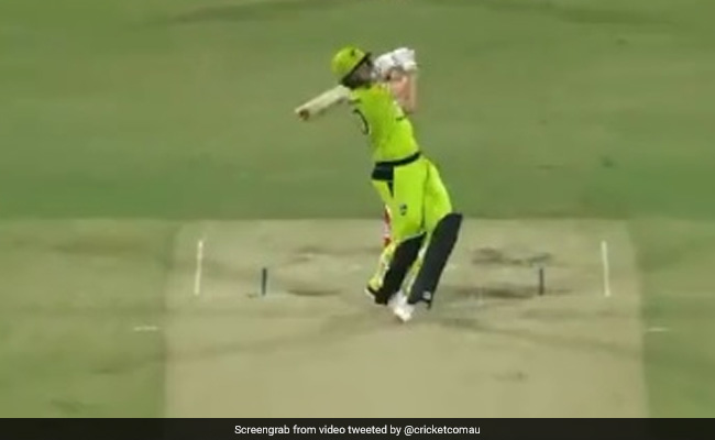 BBL 2020: डेनियल सैम्स ने मचाया तहलका, 25 गेंद पर 65 रन बनाकर दिलाई जीत, जड़े 7 छक्के..देखें Video