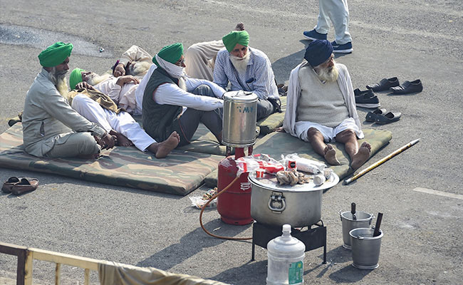 सिंघु बार्डर पर किसान संगठनों की बैठक ख़त्म, बोले - लगता नहीं, सरकार कानून वापस लेने के मूड में; 10 बातें