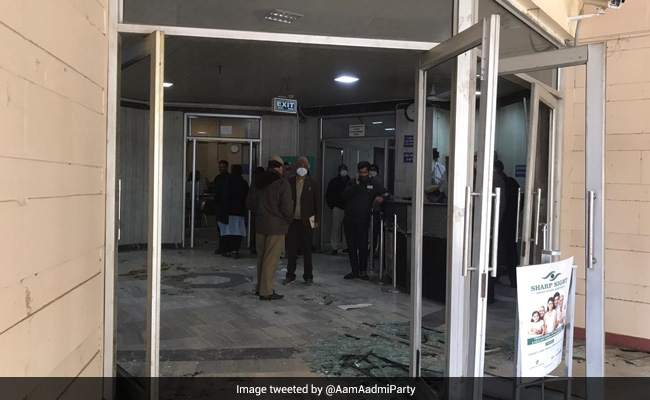 राघव चड्ढा के ऑफिस में तोड़फोड़, AAP नेता ने बीजेपी कार्यकर्ताओं पर लगाया आरोप