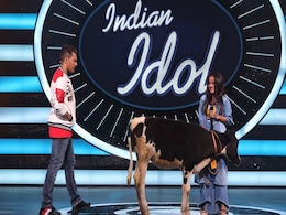 Aditya Narayan इंडियन आइडल के सेट पर पहुंचे 'लकी गाय' के साथ, जानें क्या है माजरा Aditya Narayan इंडियन आइडल के सेट पर पहुंचे 'लकी गाय' के साथ, जानें क्या है माजरा