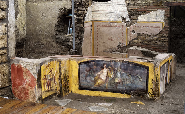 Well Preserved "Fast Food" Bar Unearthed In Pompeii