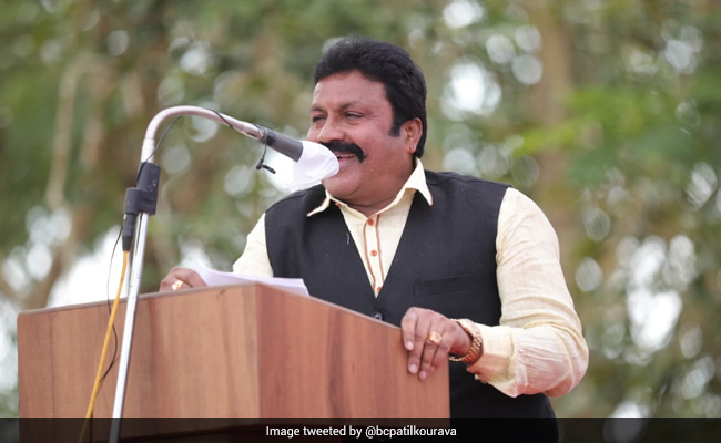 कर्नाटक के कृषि मंत्री ने आत्महत्या करने वाले किसानों को बताया कायर, कांग्रेस ने की माफी की मांग