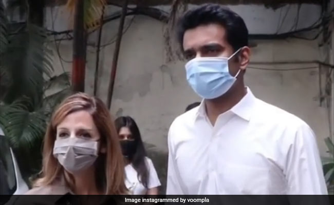 ऋतिक रोशन की एक्स वाइफ सुजैन खान बांद्रा पुलिस स्टेशन का करेंगी इंटीरियर डिजाइन, देखें Video