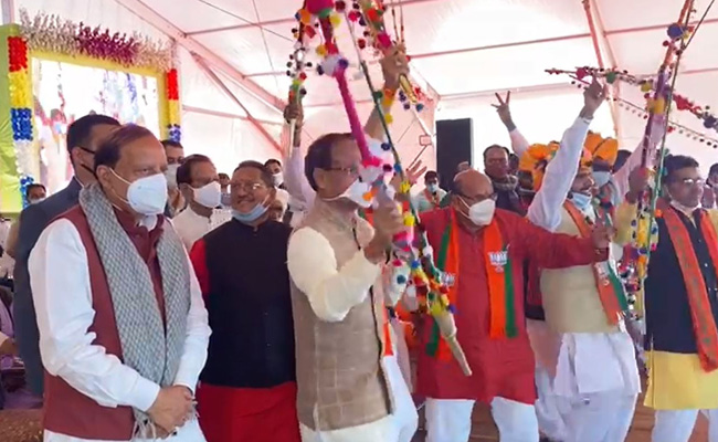On Camera, Madhya Pradesh Chief Minister Dances With Colleagues At Event