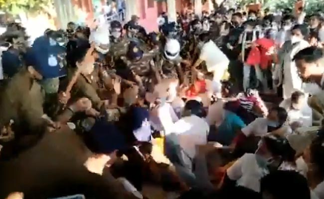 Refusing To Vacate Protest Site, Health Workers Lathicharged In Bhopal
